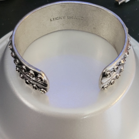 Lucky brand silver color  cuff - Picture 2 of 3